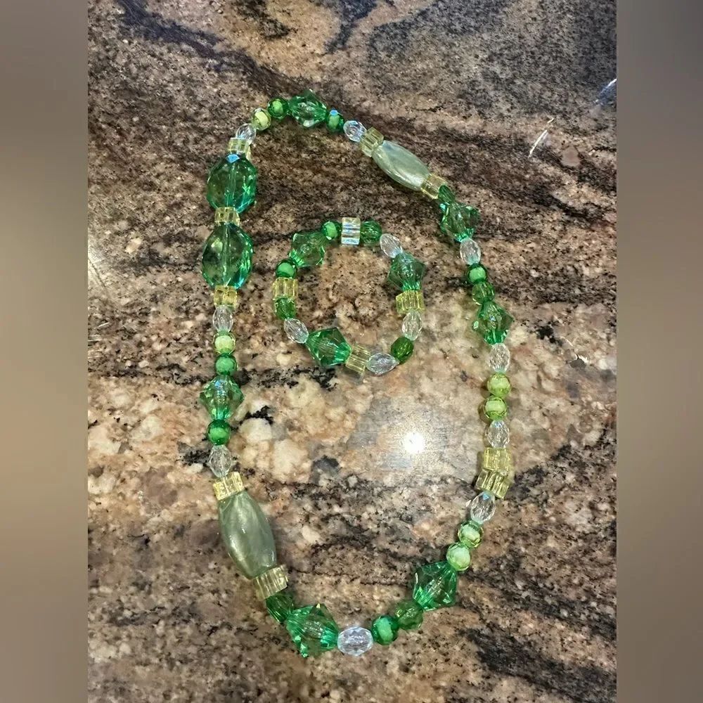 Handmade beaded stretch necklace bracelet set green St Patrick's day